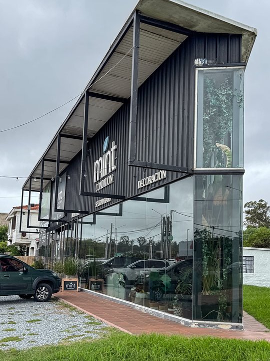 Alquilo local comercial  en Barra de Carrasco