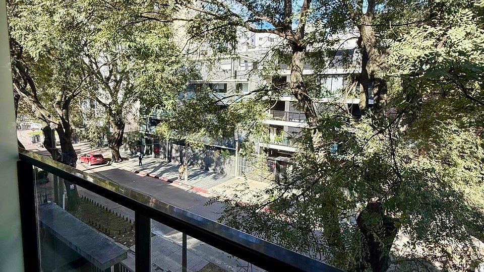 Divino monoambiente a pasos de la rambla!