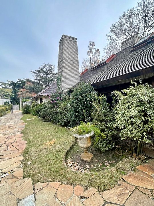 Importante casa en zona residencial de Carrasco Sur