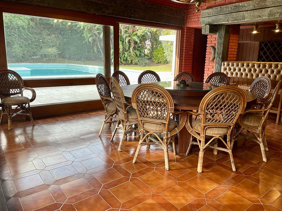 Importante casa en zona residencial de Carrasco Sur