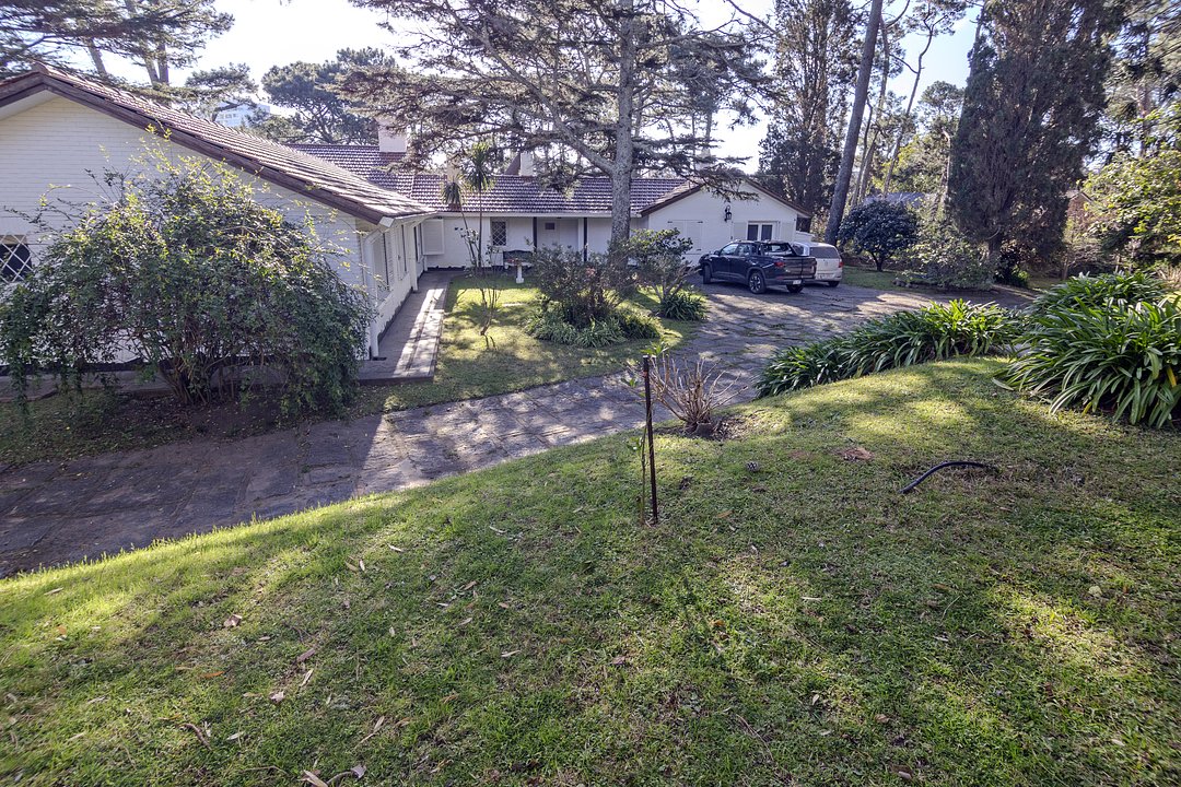 Gran terreno de 3500 metros en Nuevo Cantegril, Punta del Este